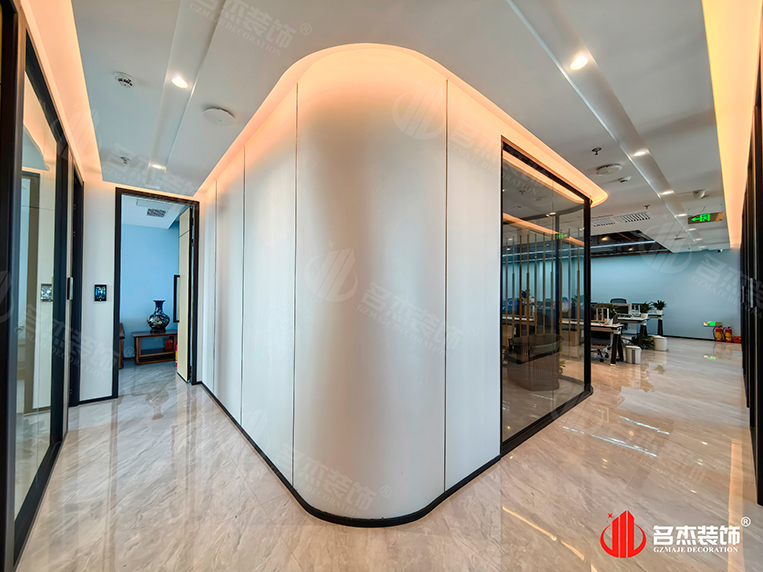 開放辦公區(qū)過道